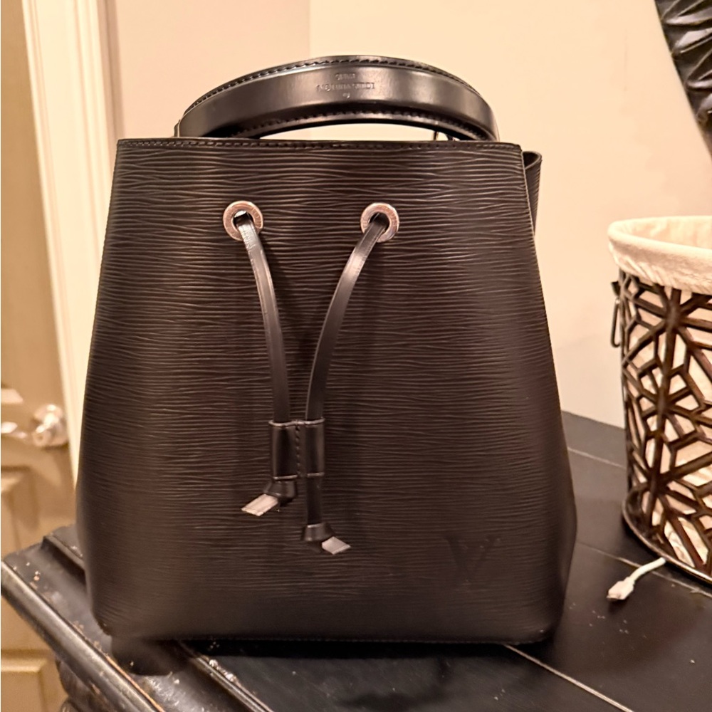 Louis Vuitton Black Epi Leather NEONOE MM